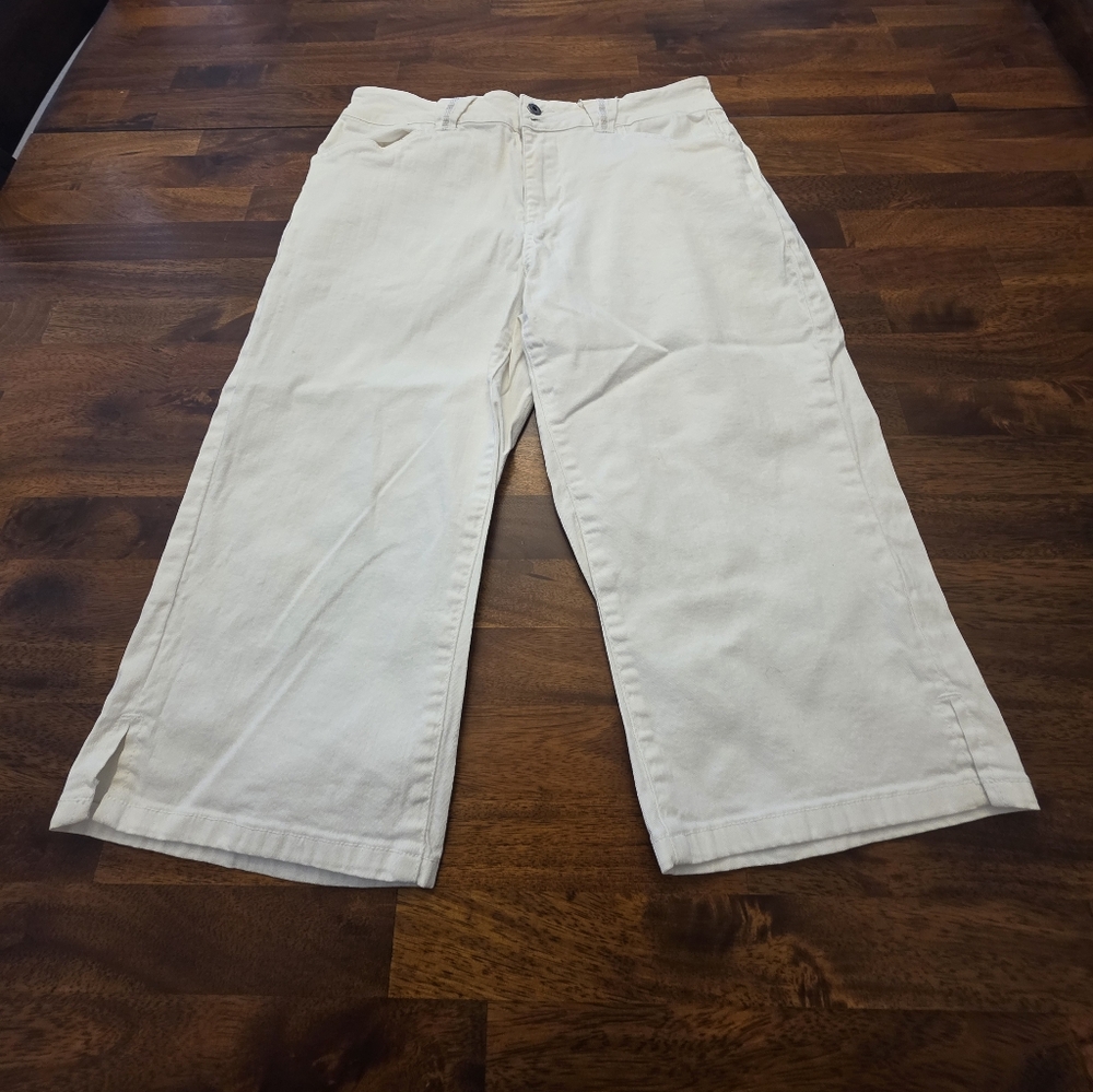 Coldwater Creek Cream Wide-Leg Shorts‎ size P8.     SKU 90